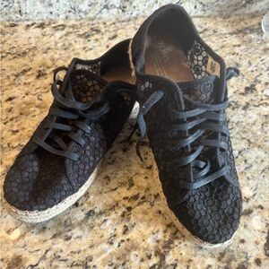 TOMS Women's Black Lace Espadrilles